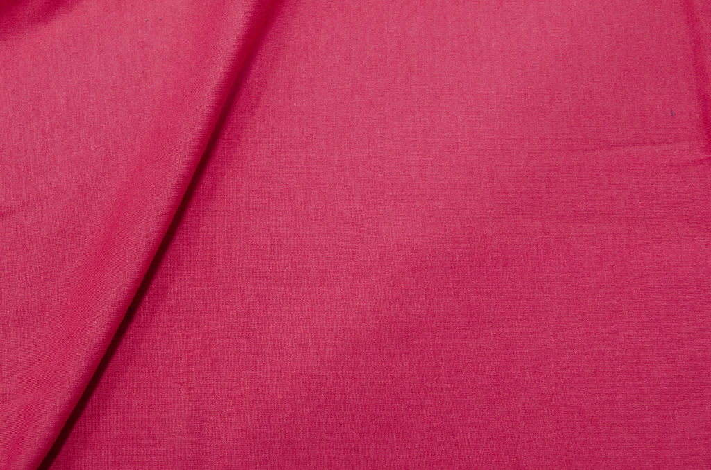 Розовый трикотаж. Ткань трикотаж розовая. жатый хлопок розовый. брюки gerry weber шерсть 65 %; полиэстер 29 %; другие волокна 5 %; эластан 1 %.